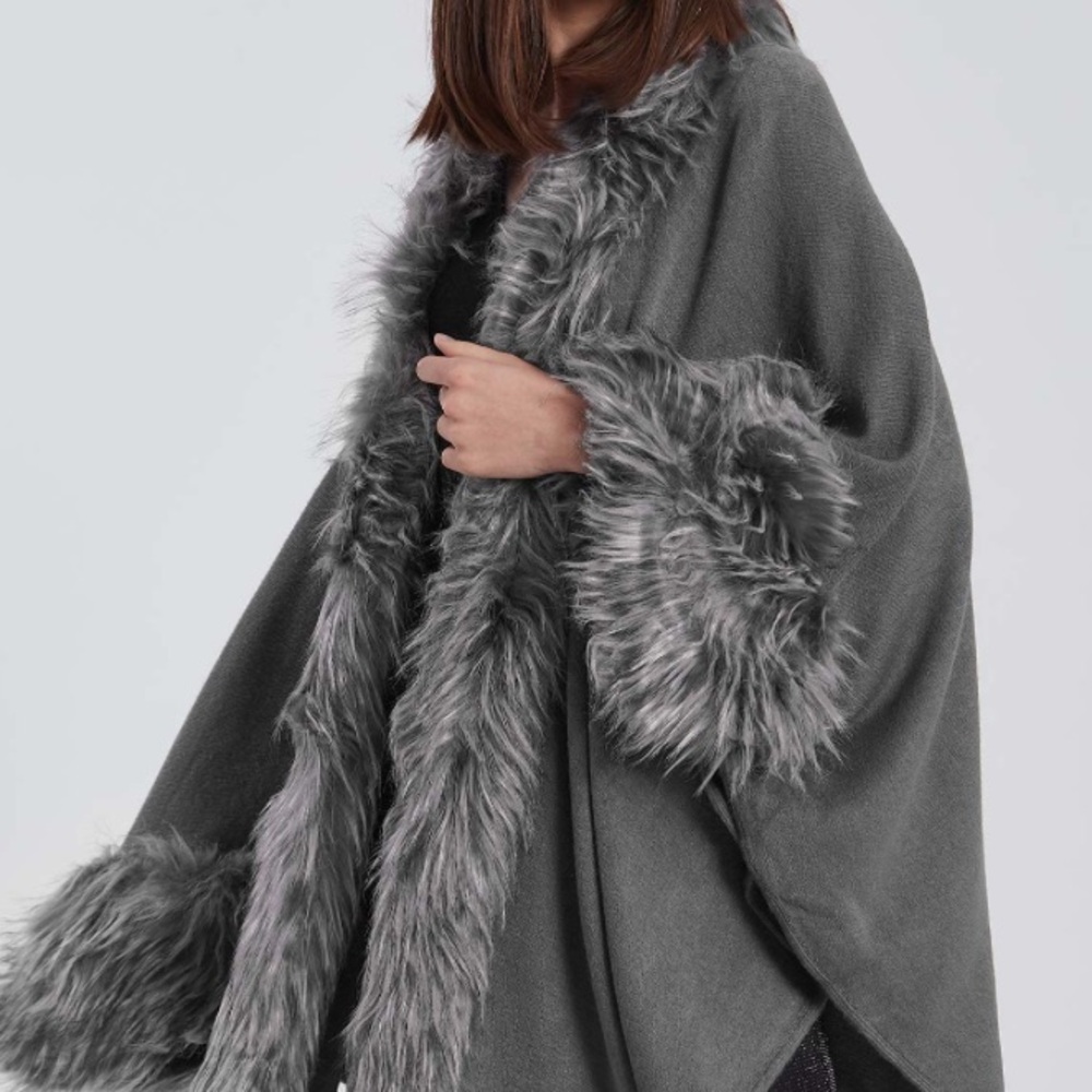 Dolce Cabo Gray Faux Fur Fleece Cape NWT - Picture 1 of 7